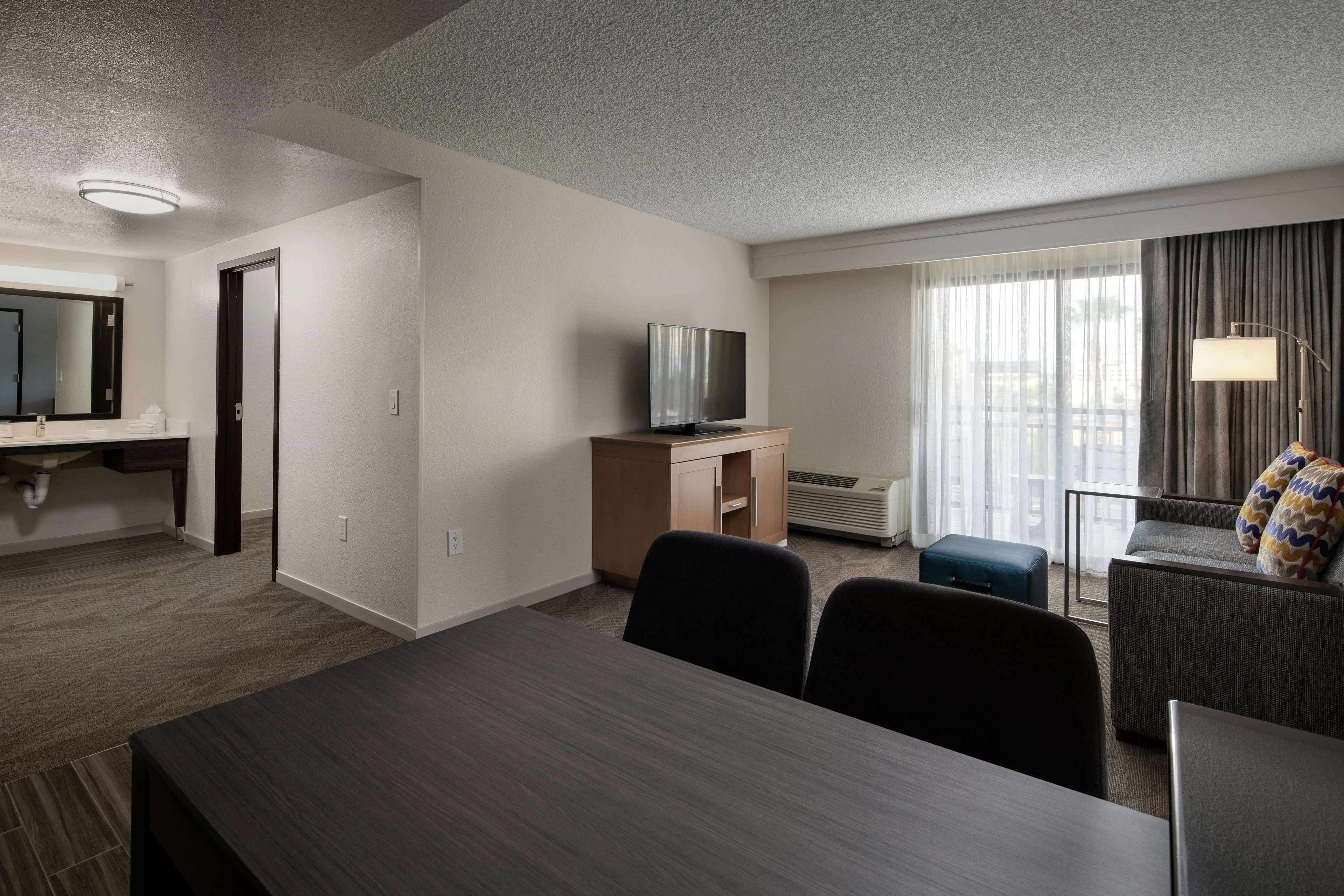Hampton Inn & Suites Anaheim Garden Grove Exterior photo