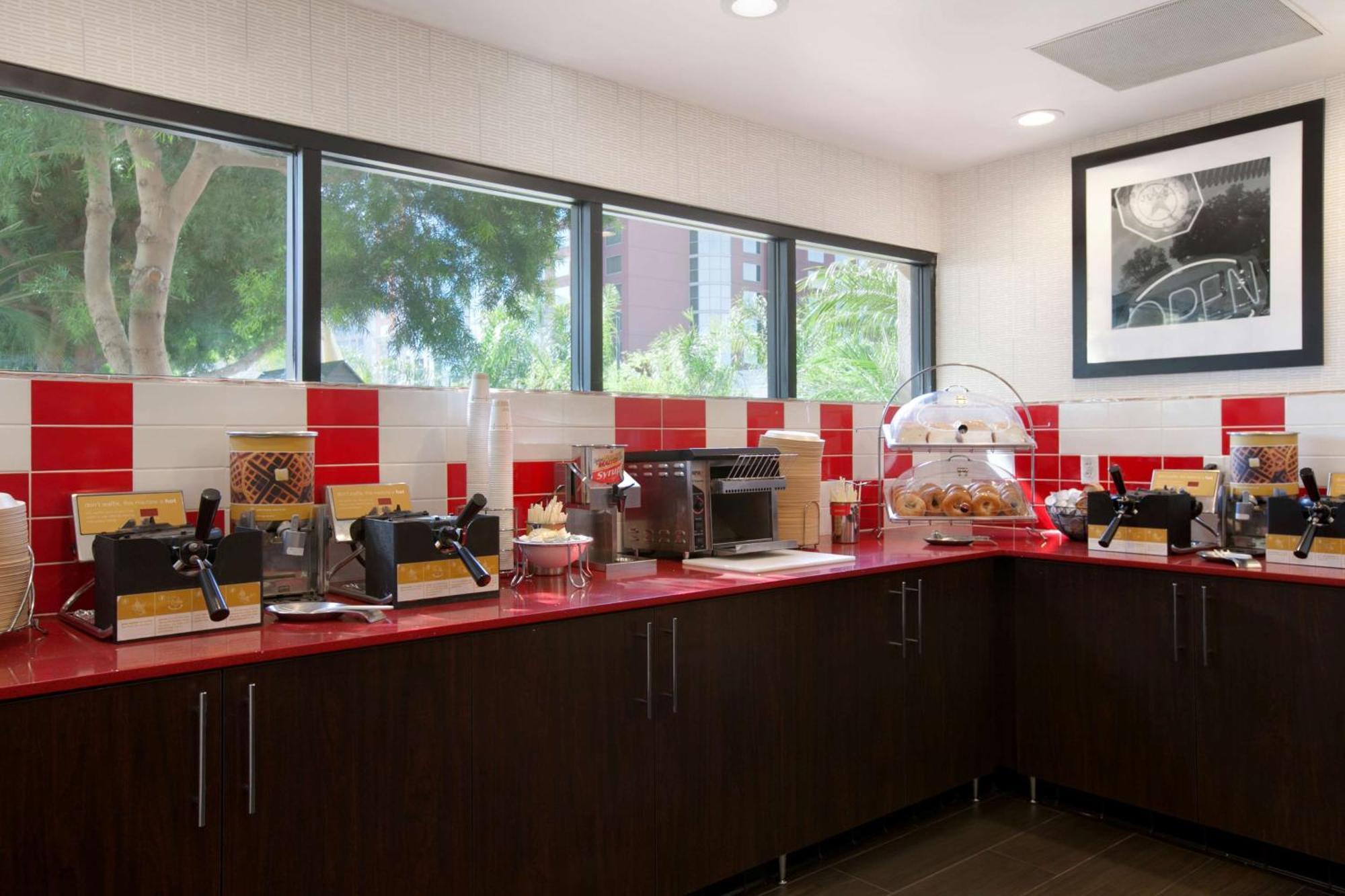 Hampton Inn & Suites Anaheim Garden Grove Exterior photo