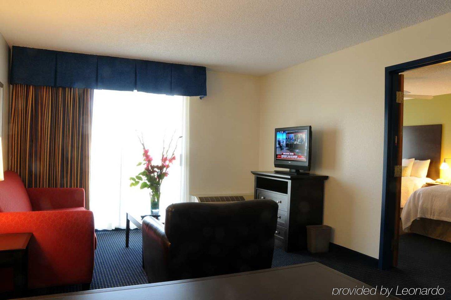 Hampton Inn & Suites Anaheim Garden Grove Room photo